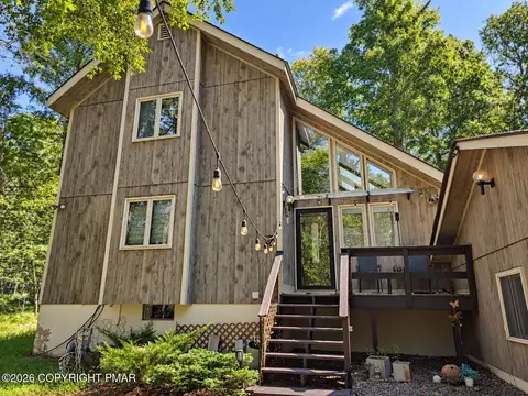 62 E Creek View Dr, Gouldsboro, PA 18424