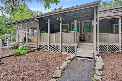 104 Condor Dr, Tamiment, PA 18371