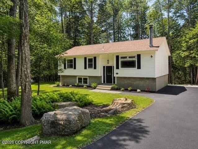 103 Deep Hollow Dr, Greentown, PA 18426