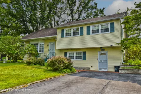 2095 Pleasant View Dr, Stroudsburg, PA 18360