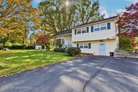2095 Pleasant View Dr, Stroudsburg, PA 18360