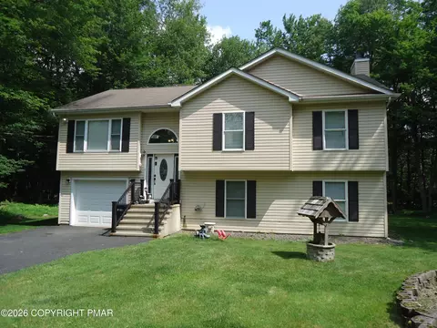3270 Beech Ridge Dr, Pocono Summit, PA 18346