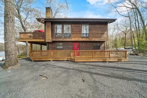 204 Forest Dr, Hawley, PA 18428