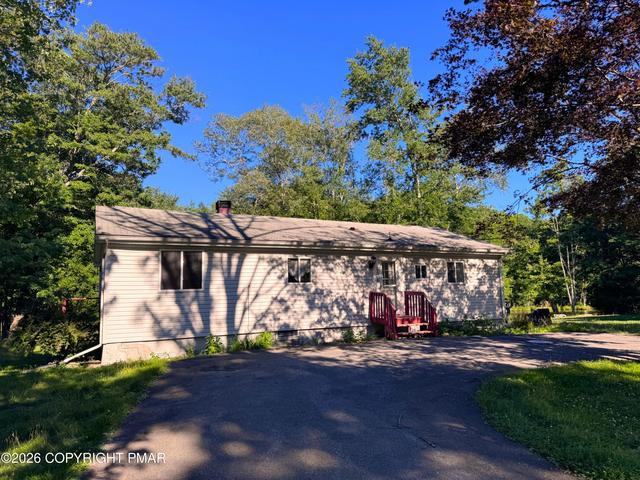 1236 Lace Dr, East Stroudsburg, PA 18302