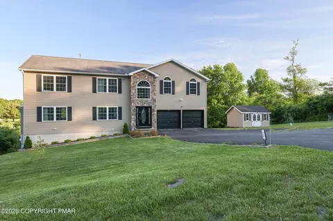 716 Yoke Ter, Stroudsburg, PA 18360