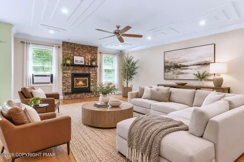 1007 Hampstead Rd, Bushkill, PA 18324