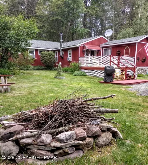 191 Campfire Ln, Gouldsboro, PA 18424
