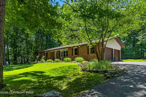 400 Ridge Cir, Cresco, PA 18326