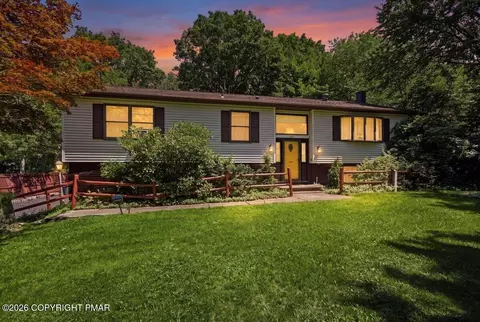 3 Devonshire Ln, Mount Pocono, PA 18344