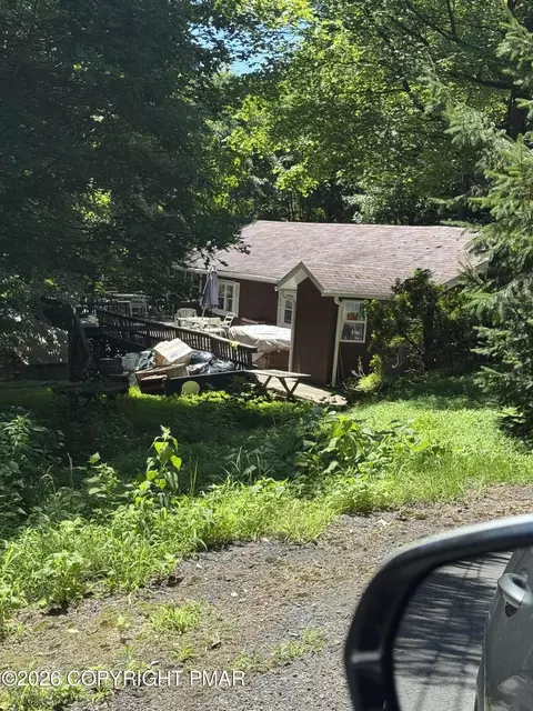 122 Hemlock Trl, Scotrun, PA 18355