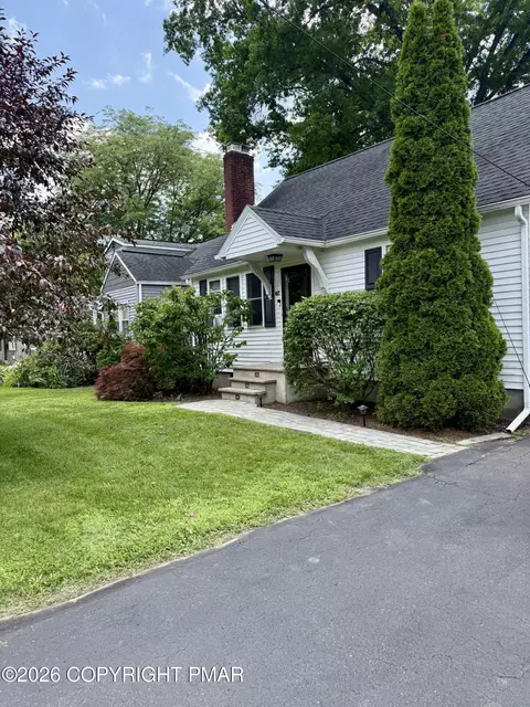 467 N 8th St, Stroudsburg, PA 18360