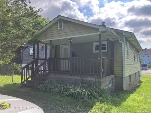 520 Oak St, East Stroudsburg, PA 18301