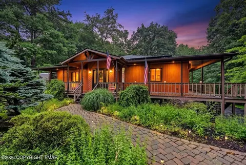 304 Devils Hole Rd, Cresco, PA 18326