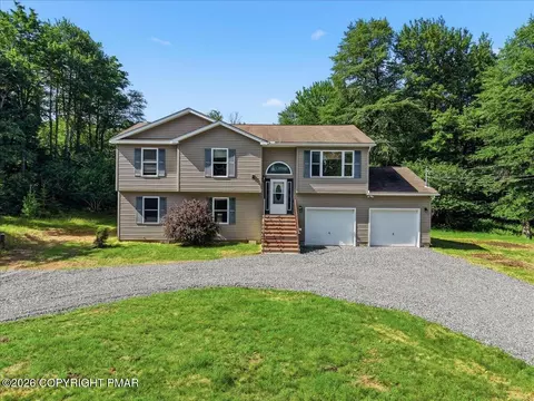 612 Minsi Trl E, Long Pond, PA 18334