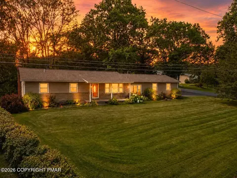 236 Shine Hill Rd, Henryville, PA 18332