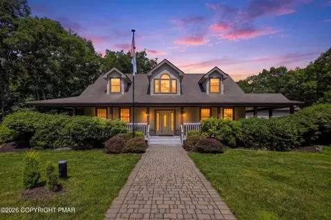 259 Wyndham Dr, Cresco, PA 18326
