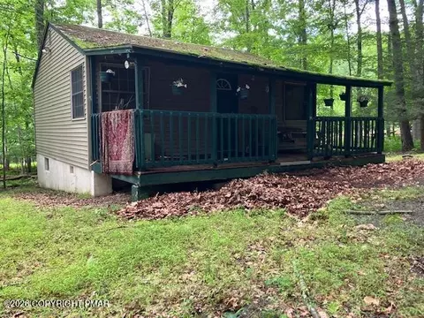 3302 Pocono Dr, East Stroudsburg, PA 18302