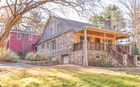 614 Lavender Ln, Canadensis, PA 18325