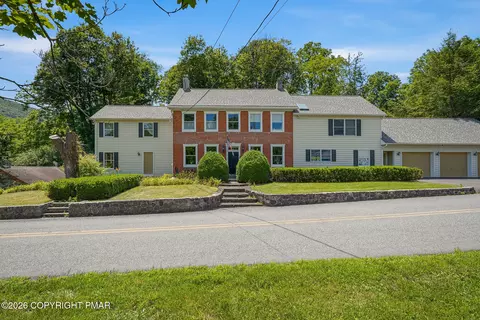 105 Fetherman Rd, Stroudsburg, PA 18360