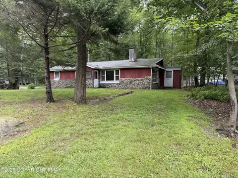 300 Owassa Dr, Pocono Lake, PA 18347