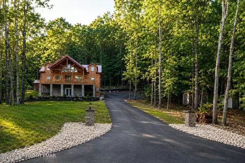 229 Five Springs Rd, Stroudsburg, PA 18360