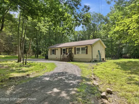 12 Highpoint Dr, Albrightsville, PA 18210