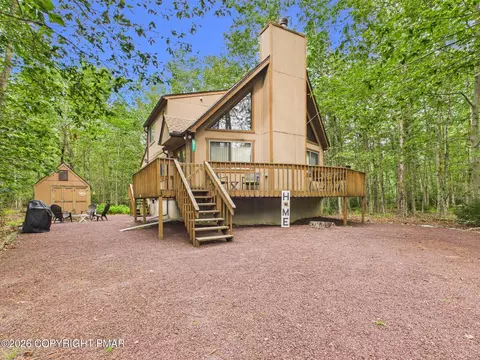 228 Choctaw Dr, Pocono Lake, PA 18347