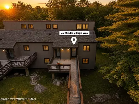 26 Middle Village Way, Tannersville, PA 18372