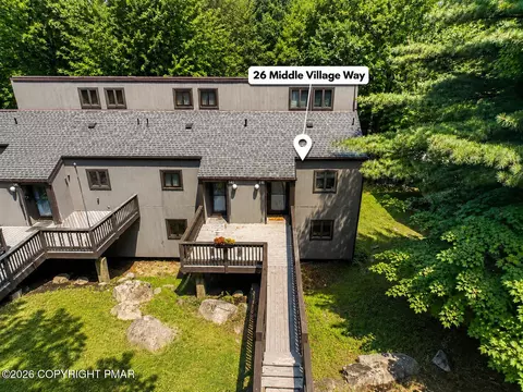 26 Middle Village Way, Tannersville, PA 18372