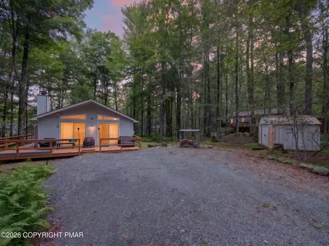 186 Wyomissing Dr, Pocono Lake, PA 18347