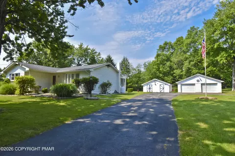 3215 Sunrise Dr, Stroudsburg, PA 18360