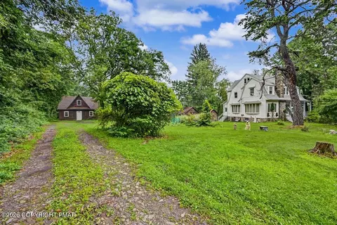 239 Meadowside Rd, Mount Pocono, PA 18344