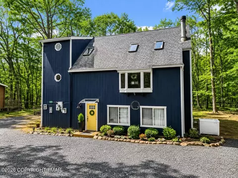 292 Paxinos Dr, Pocono Lake, PA 18347