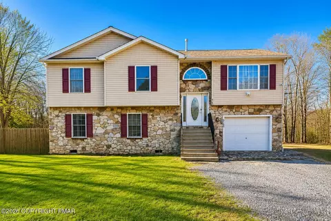 5165 White Birch Dr, Long Pond, PA 18334