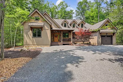 5395 Woodland Ave, Pocono Pines, PA 18350