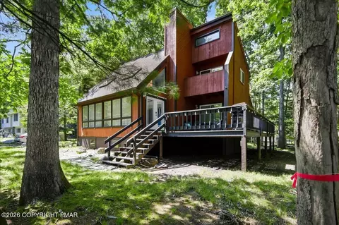 328 Fernwood Dr, East Stroudsburg, PA 18301