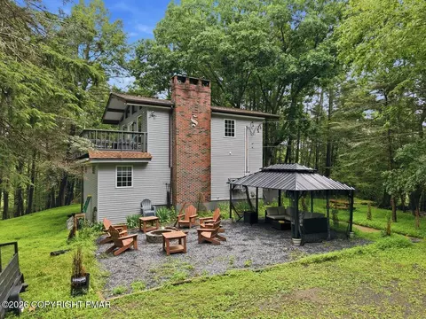 347 Clubhouse Dr, East Stroudsburg, PA 18302