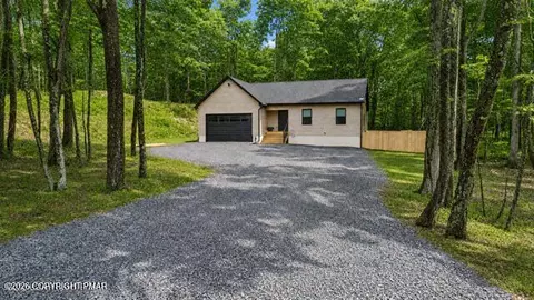 128 Pitch Pine Dr, Milford, PA 18337