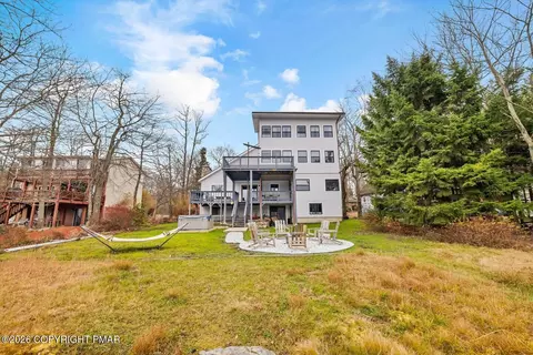 1441 Waterfront Dr, Tobyhanna, PA 18466