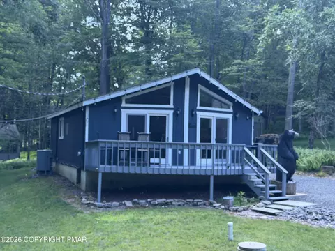121 Ski Trl, Pocono Lake, PA 18347