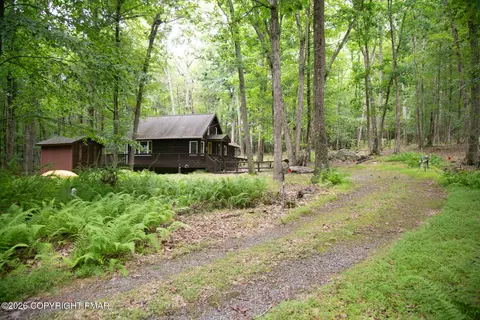 157 Wildwood Dr, Canadensis, PA 18325