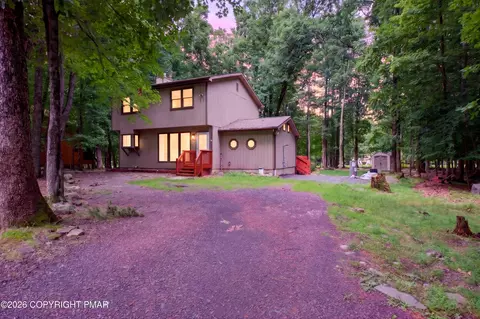 3232 Greenbriar Dr, East Stroudsburg, PA 18301
