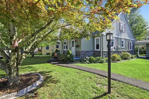 125 Rosemond Ave, Stroudsburg, PA 18360