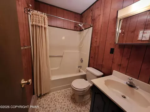 Bath - 6384 Decker Rd, Bushkill, PA 18324 photo 1 of 1