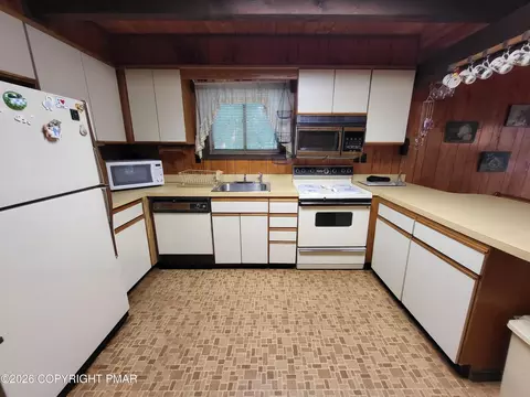 Kitchen - 6384 Decker Rd, Bushkill, PA 18324 photo 1 of 2