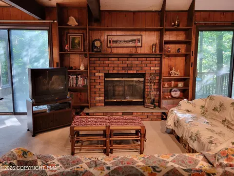 Living - 6384 Decker Rd, Bushkill, PA 18324 photo 3 of 6