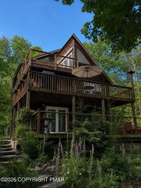 106 Butternut Ln, Canadensis, PA 18325