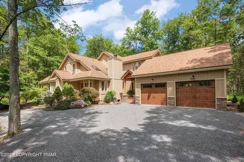 111 Red Fox Cres, Pocono Pines, PA 18350