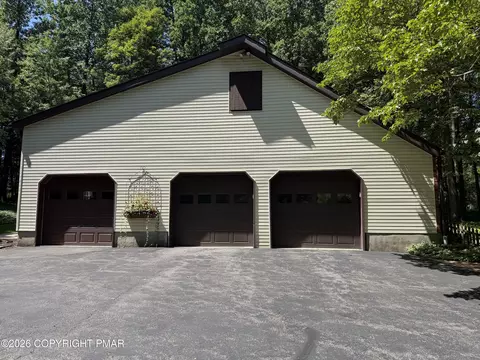 5333 Hickory Cir, Stroudsburg, PA 18360