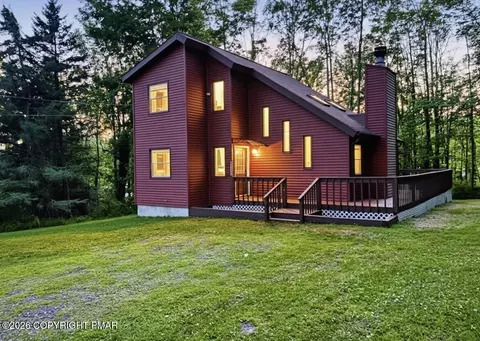 11 Meadowview Dr, Lake Ariel, PA 18436